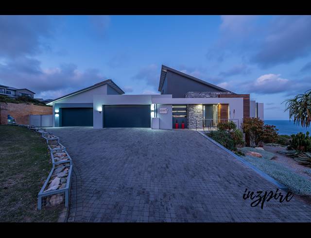 4 BEDROOM HOUSE FOR SALE IN VILLAGE ON SEA
